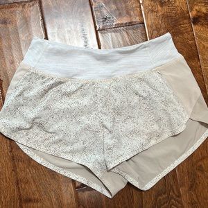Outdoor Voices Hudson shorts speckled beige size S